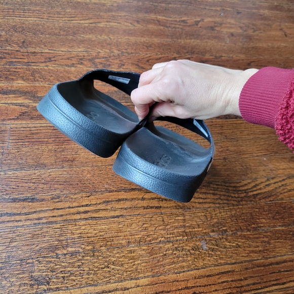 Adidas Womens COMFORT BLACK / CLOUD WHITE Size 6 - Picture 6 of 8